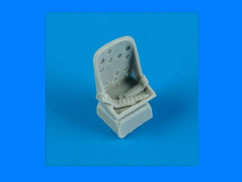 QB72396 A6M2b Zero seat with safety belts 1/72